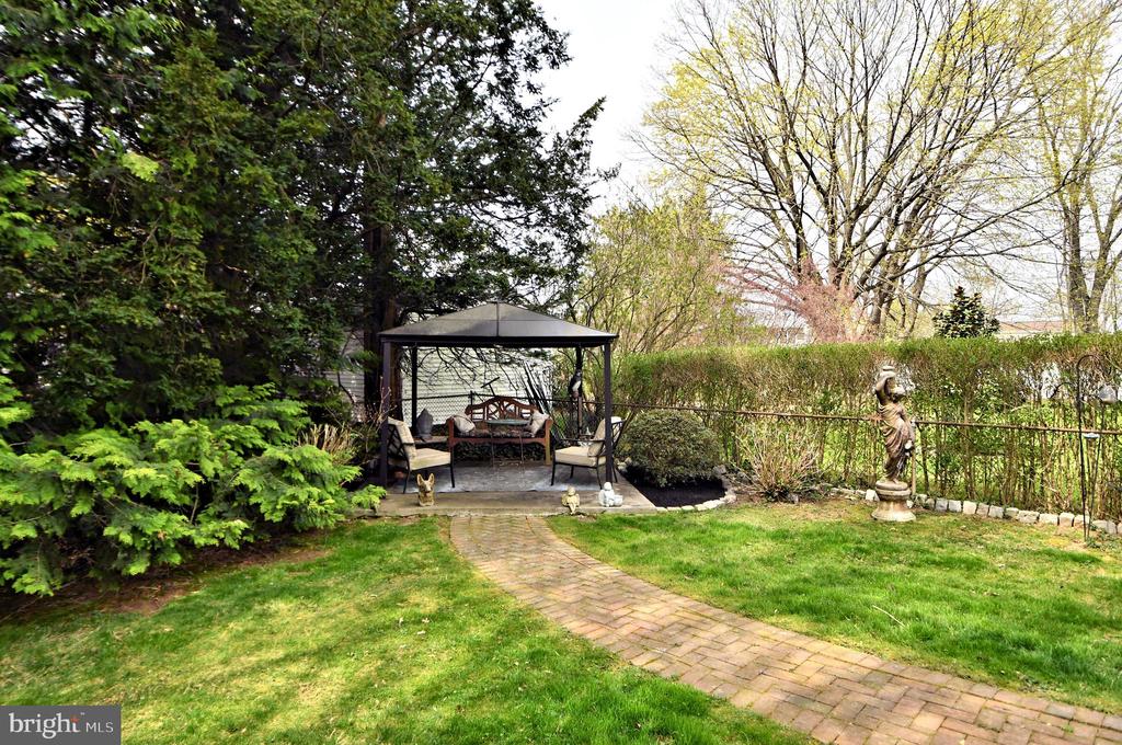 1626 FITZWATERTOWN ROAD