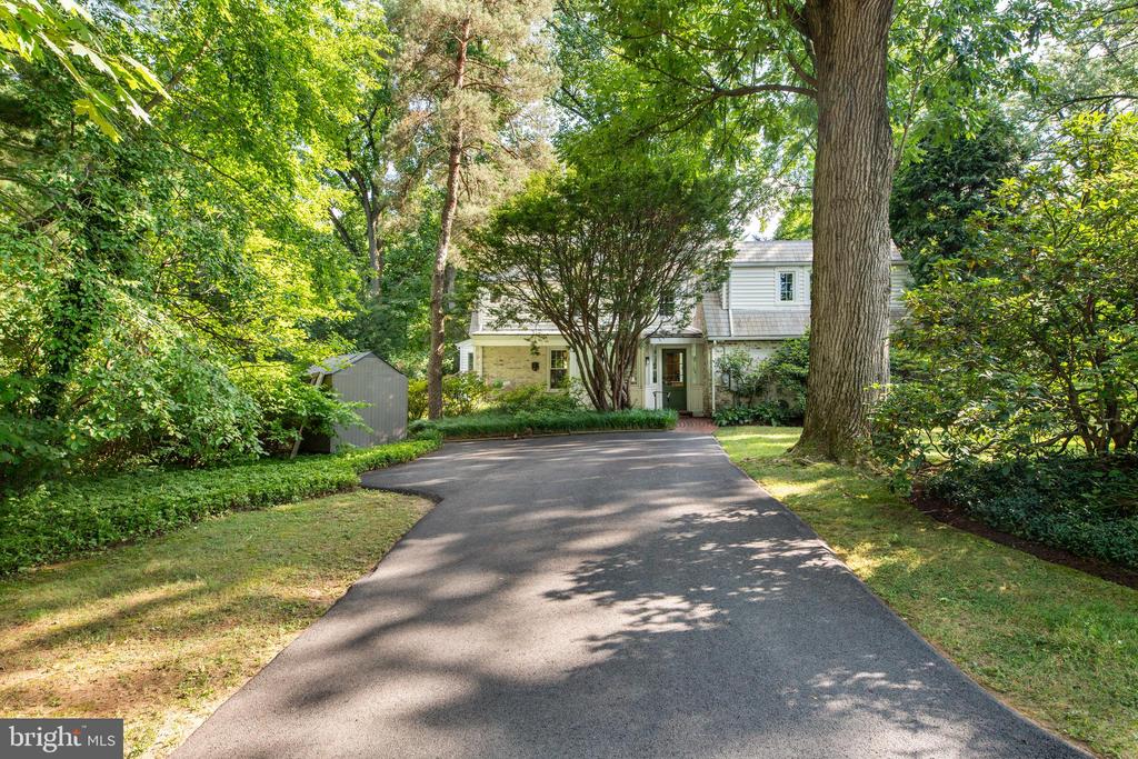 751 CLARENDON ROAD