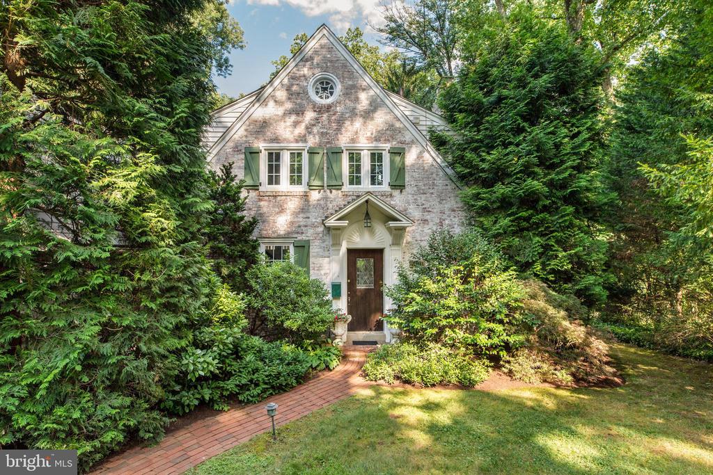 751 CLARENDON ROAD