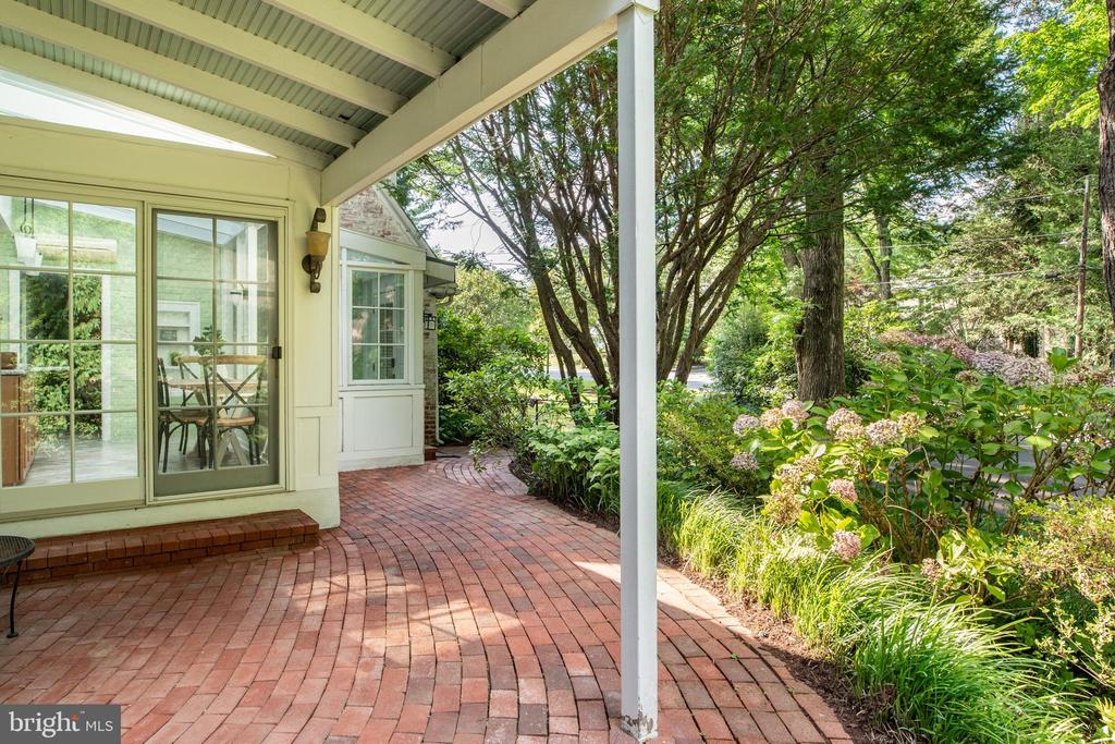 751 CLARENDON ROAD