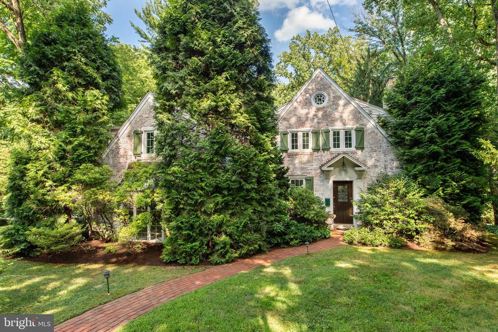 751 CLARENDON ROAD