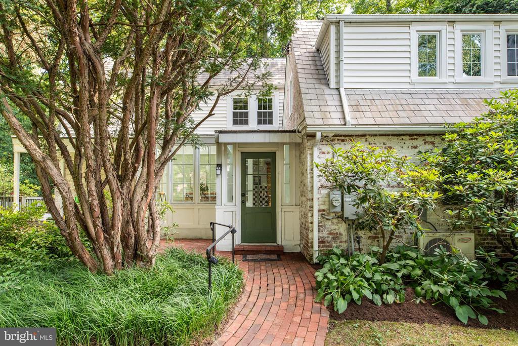 751 CLARENDON ROAD