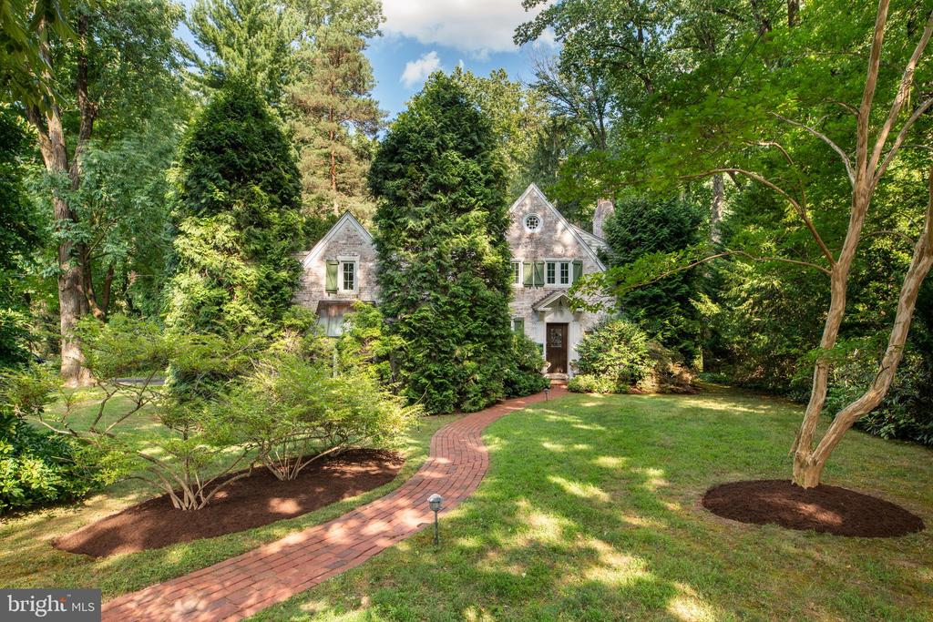 751 CLARENDON ROAD
