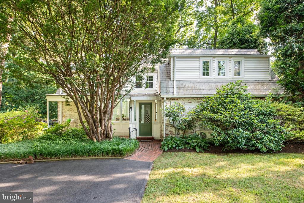 751 CLARENDON ROAD