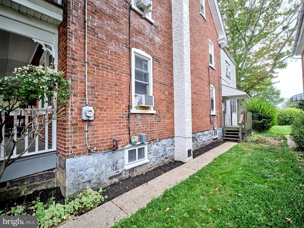 419 SEMINARY STREET