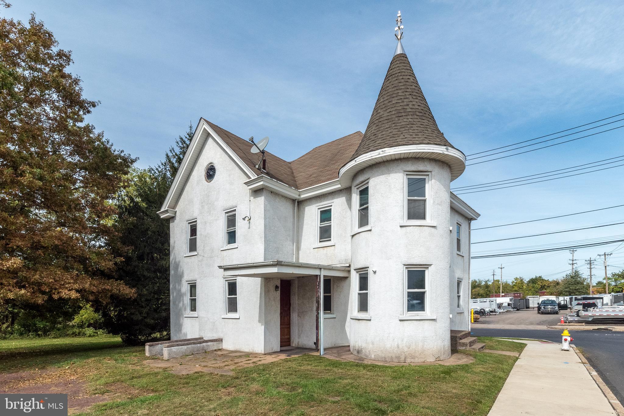 900 W EIGHTH