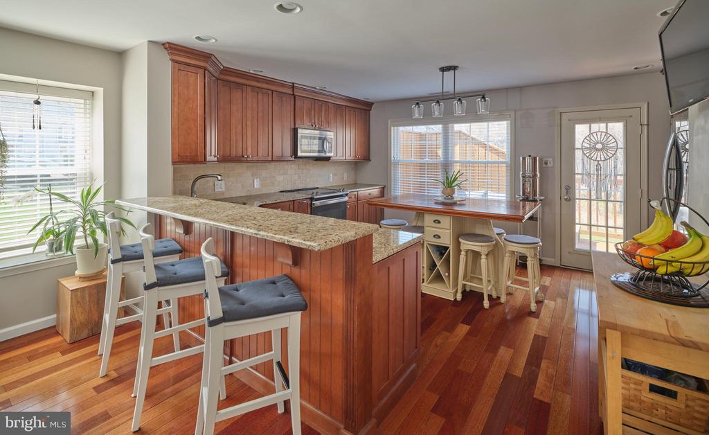 27 APPLEWOOD COURT