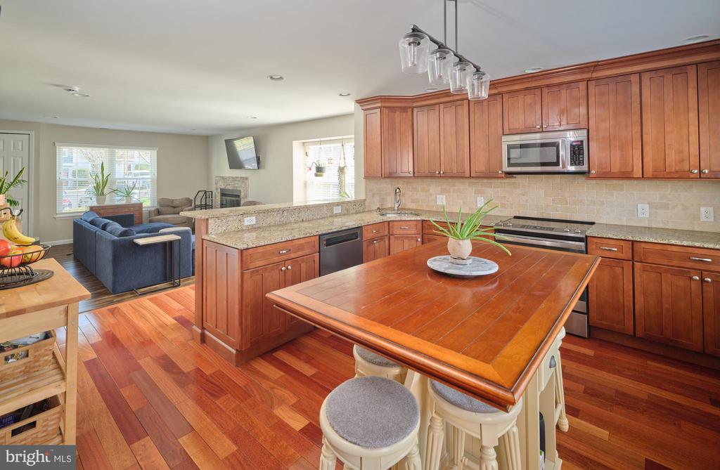 27 APPLEWOOD COURT