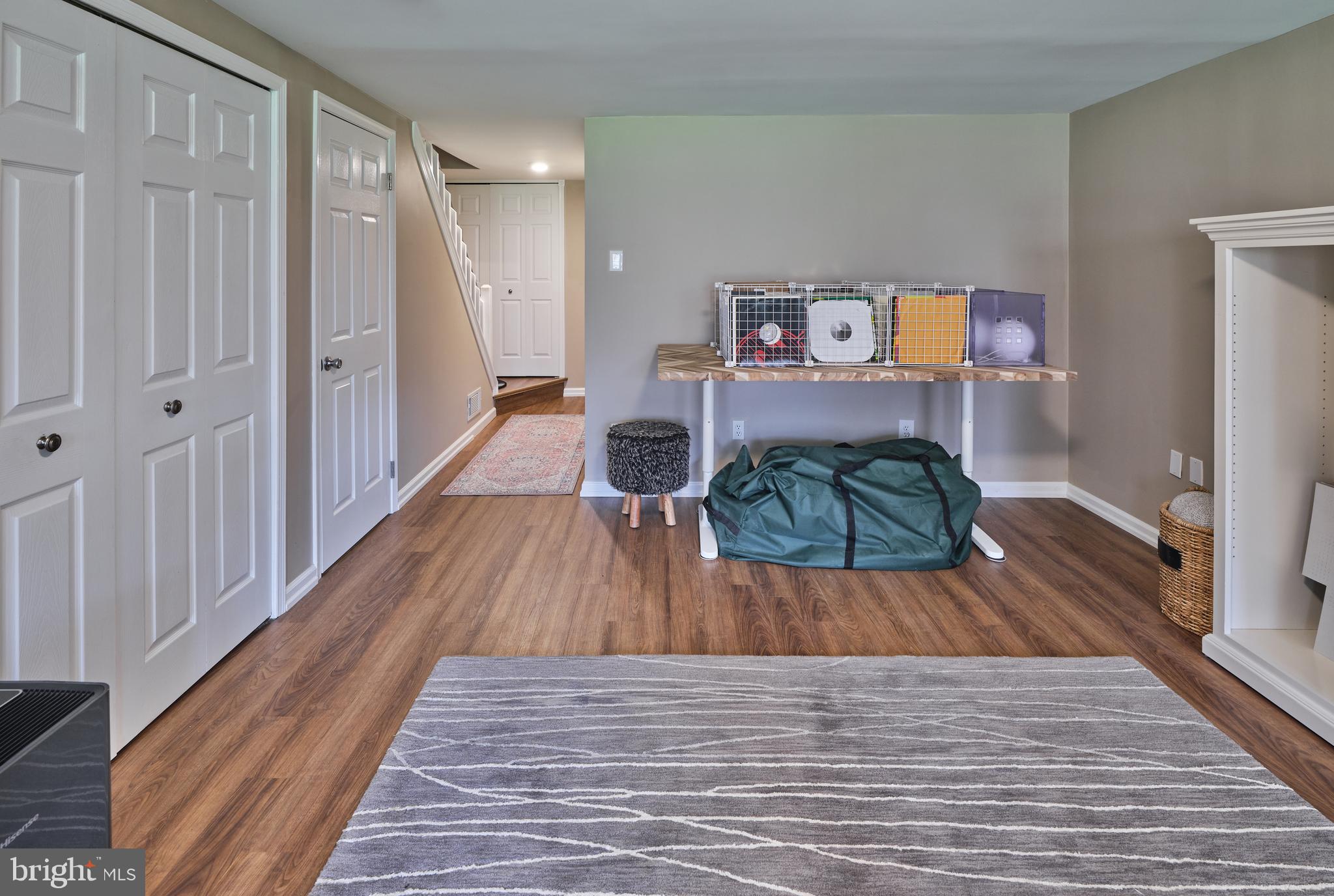 27 APPLEWOOD COURT