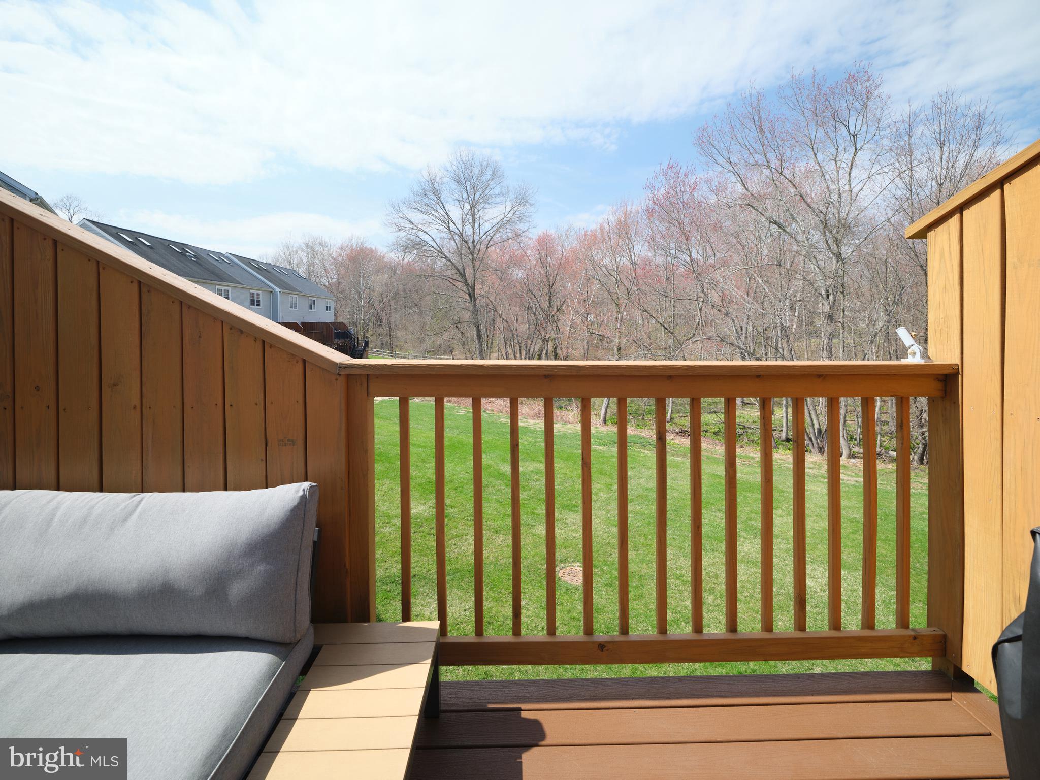27 APPLEWOOD COURT