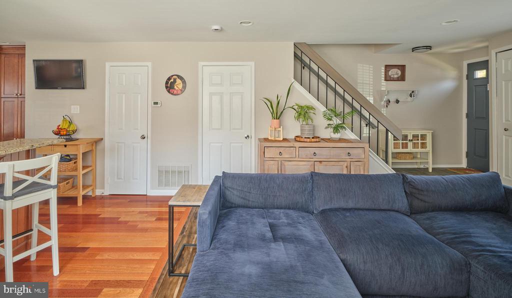 27 APPLEWOOD COURT