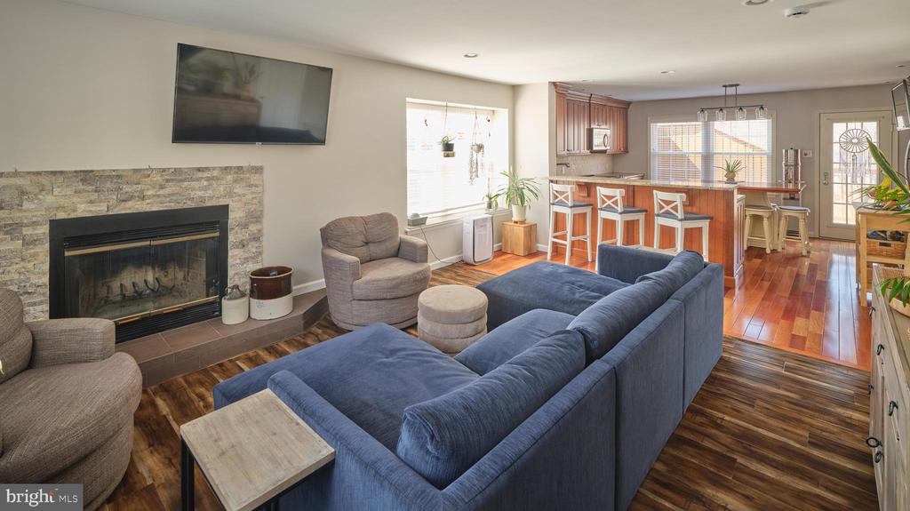 27 APPLEWOOD COURT
