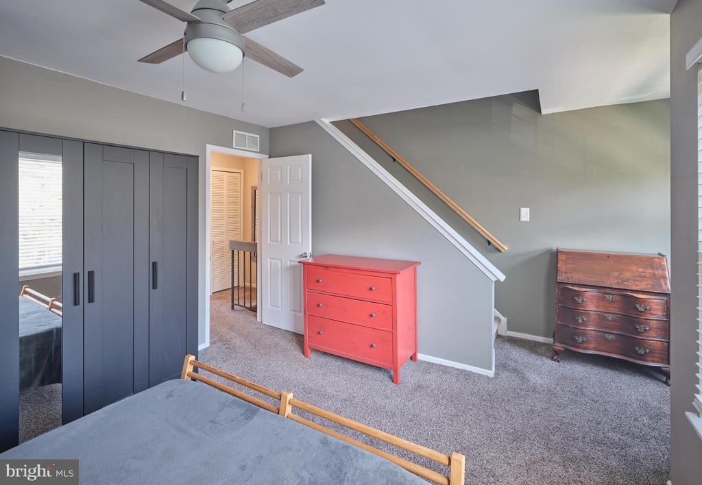 27 APPLEWOOD COURT