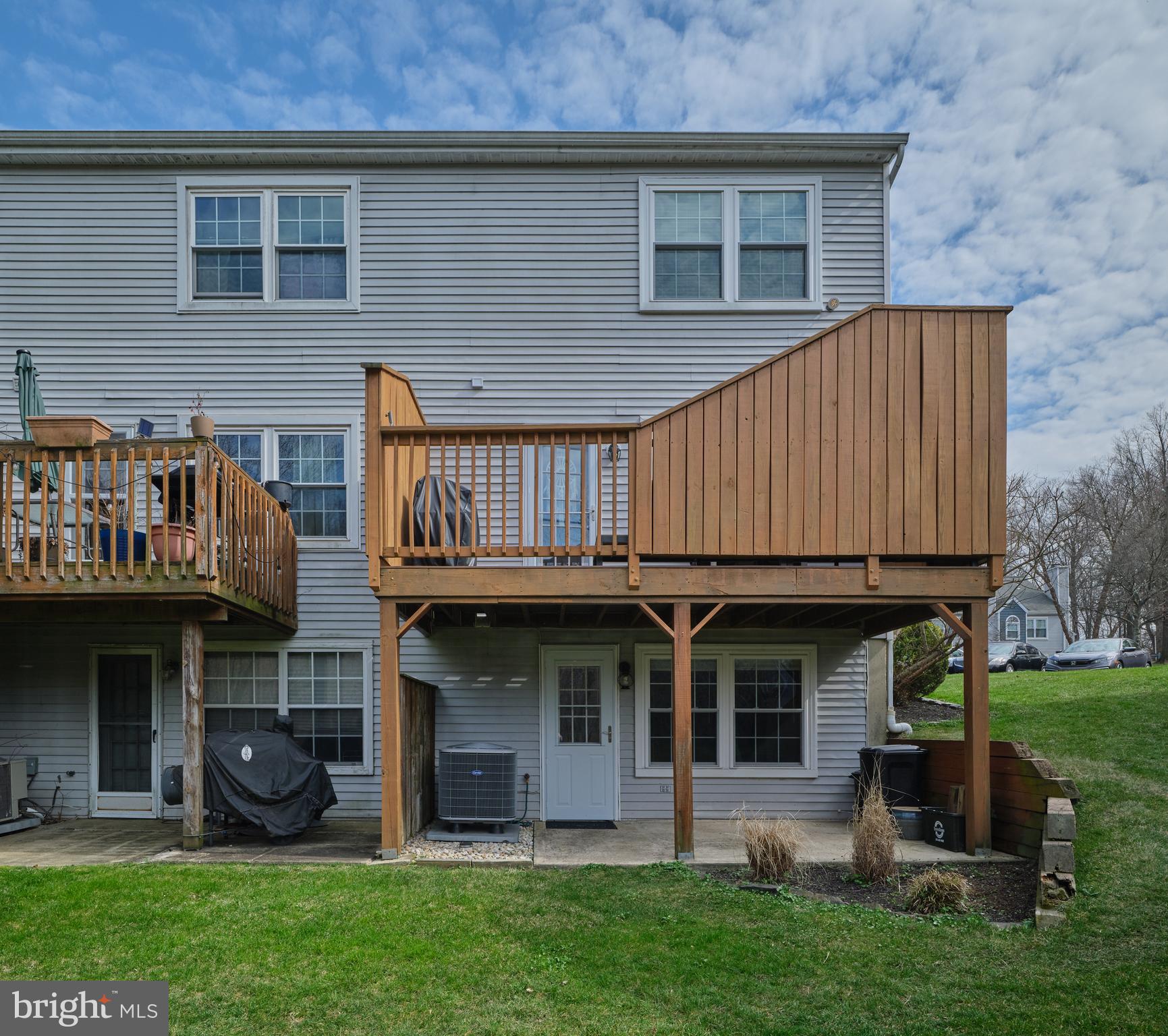 27 APPLEWOOD COURT