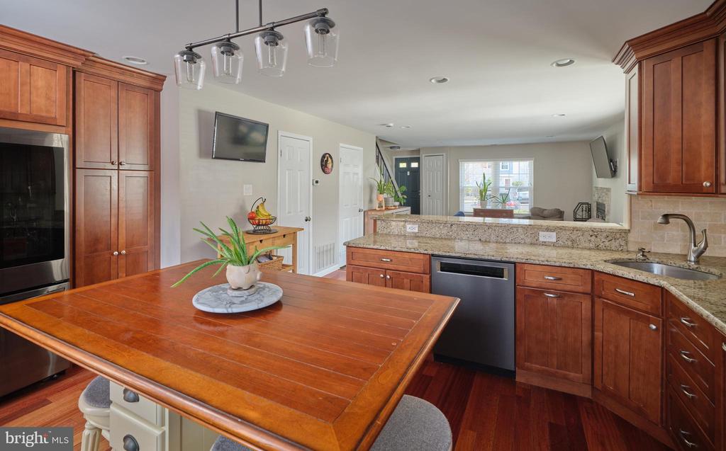 27 APPLEWOOD COURT