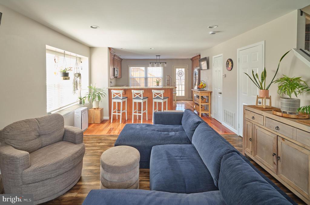 27 APPLEWOOD COURT