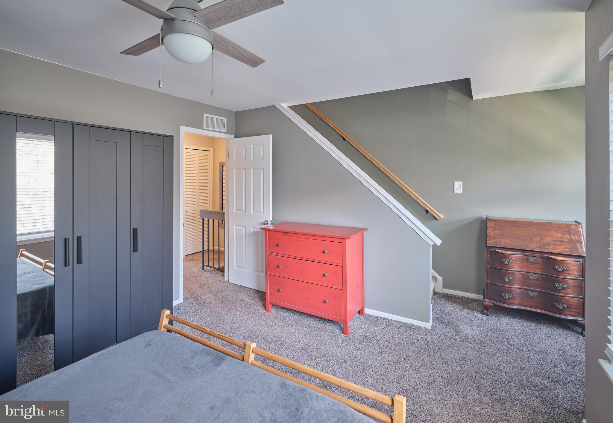 27 APPLEWOOD COURT