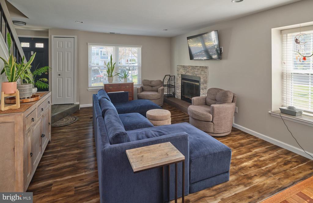 27 APPLEWOOD COURT