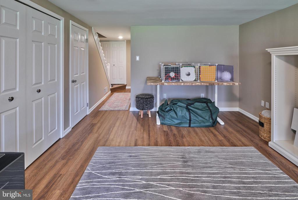 27 APPLEWOOD COURT