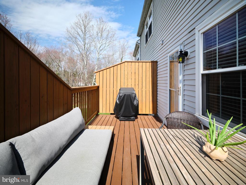27 APPLEWOOD COURT