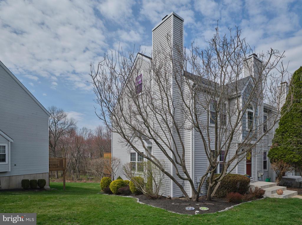 27 APPLEWOOD COURT