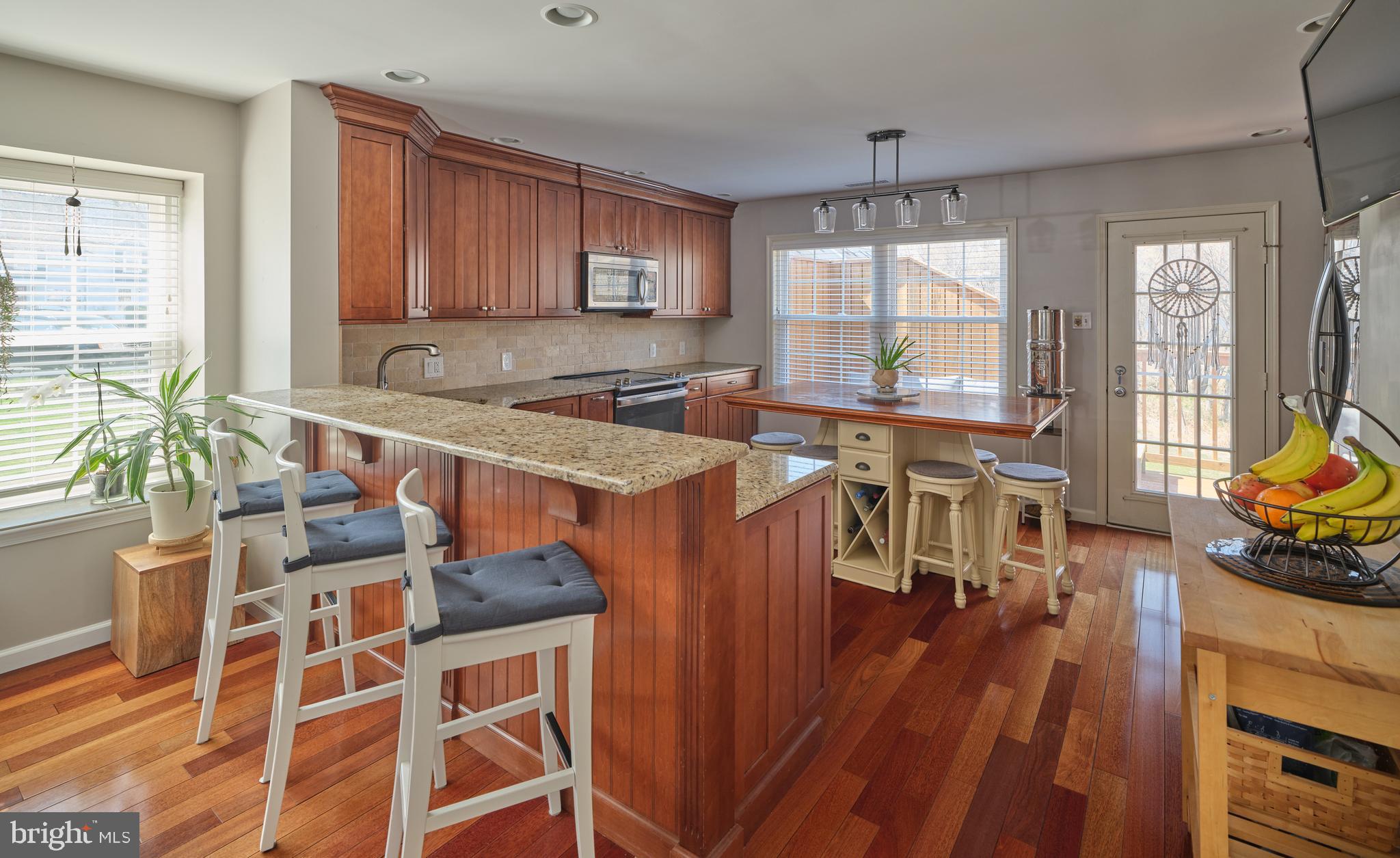 27 APPLEWOOD COURT