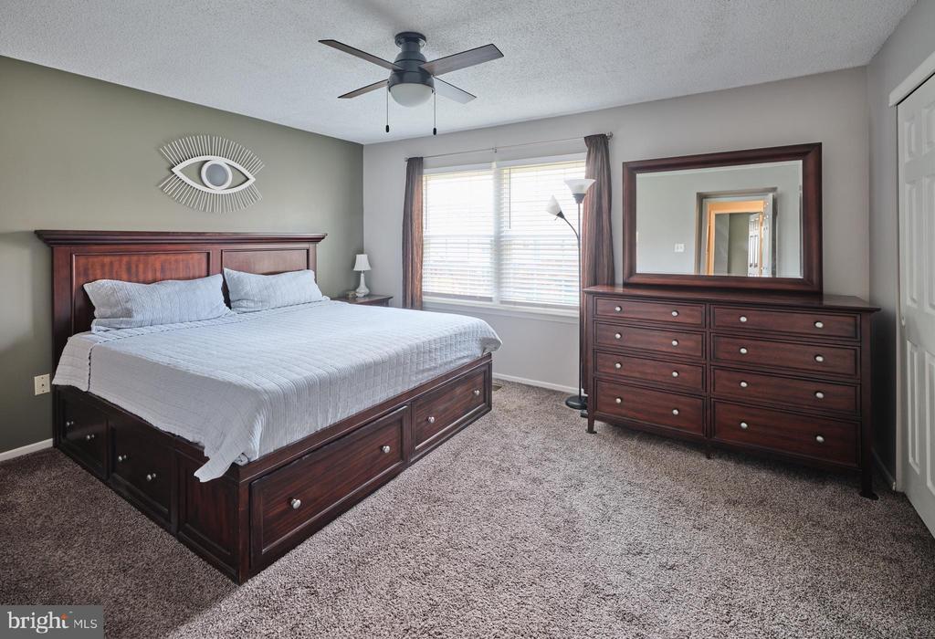 27 APPLEWOOD COURT