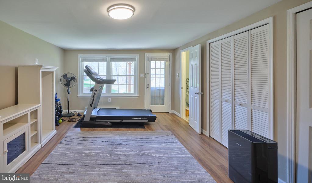 27 APPLEWOOD COURT