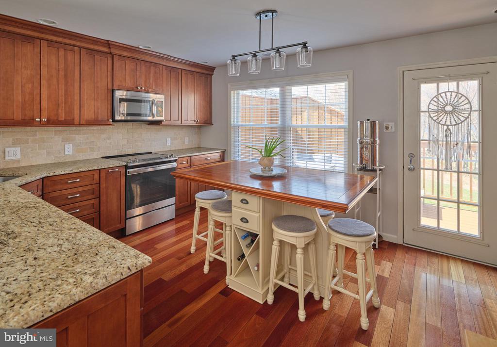27 APPLEWOOD COURT