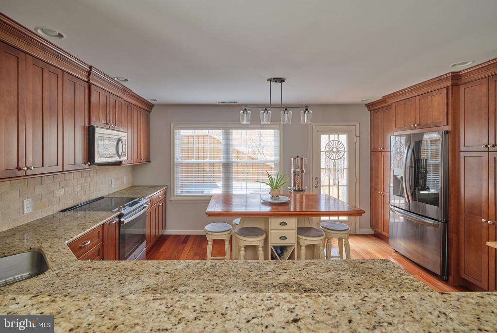 27 APPLEWOOD COURT