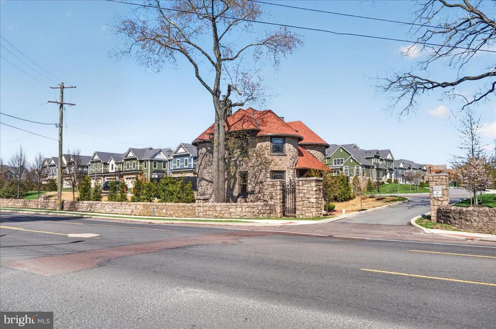 701 S BETHLEHEM PIKE