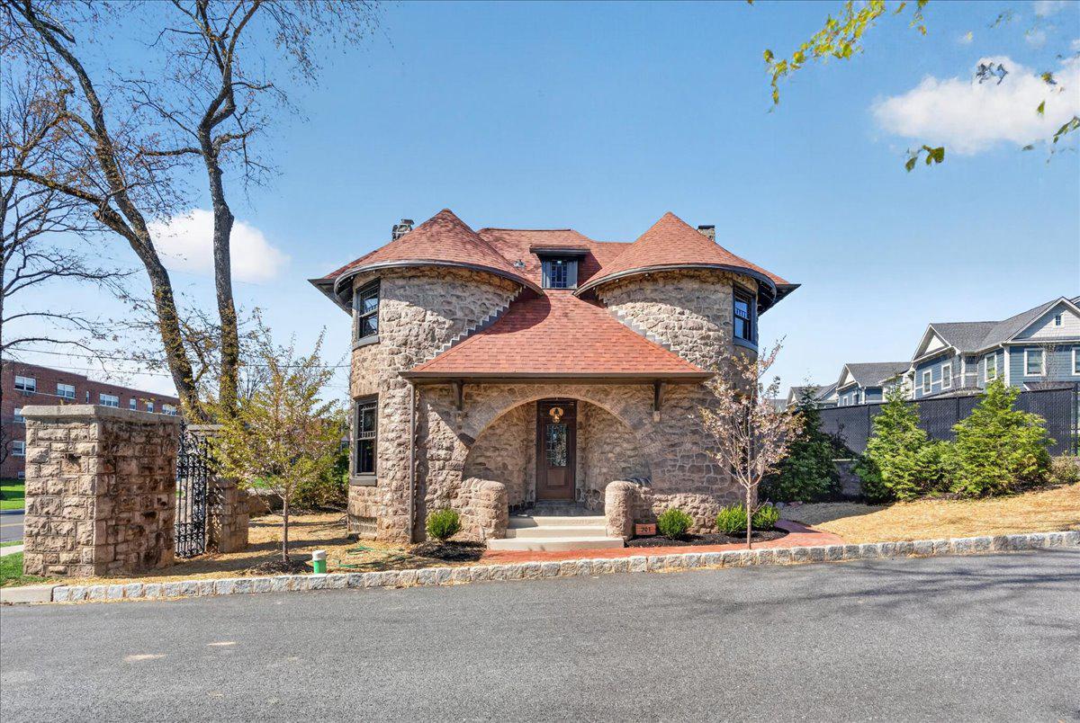 701 S BETHLEHEM PIKE