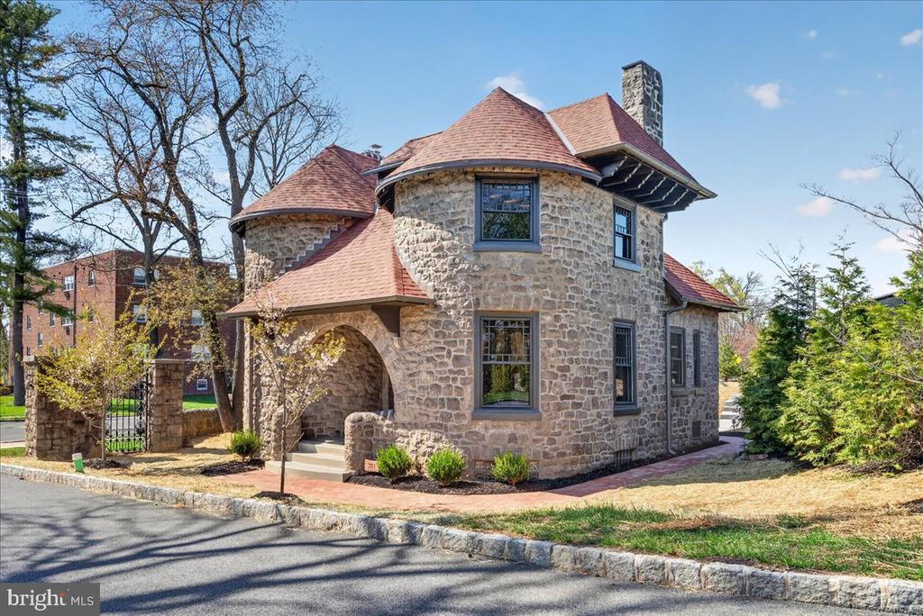 701 S BETHLEHEM PIKE