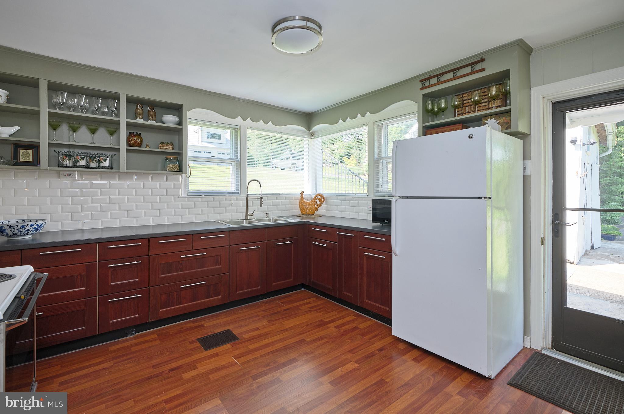 210 SUNNYSIDE ROAD