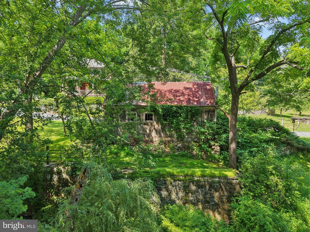 1867 OLD MILL ROAD
