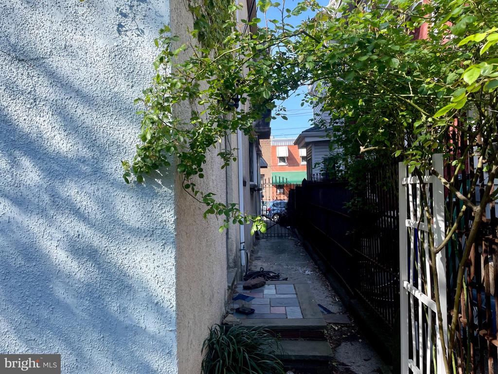 1308 MORRIS STREET
