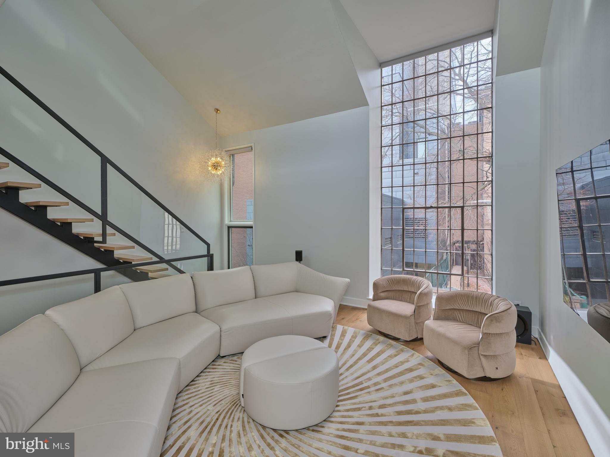 18 SAINT JAMES COURT