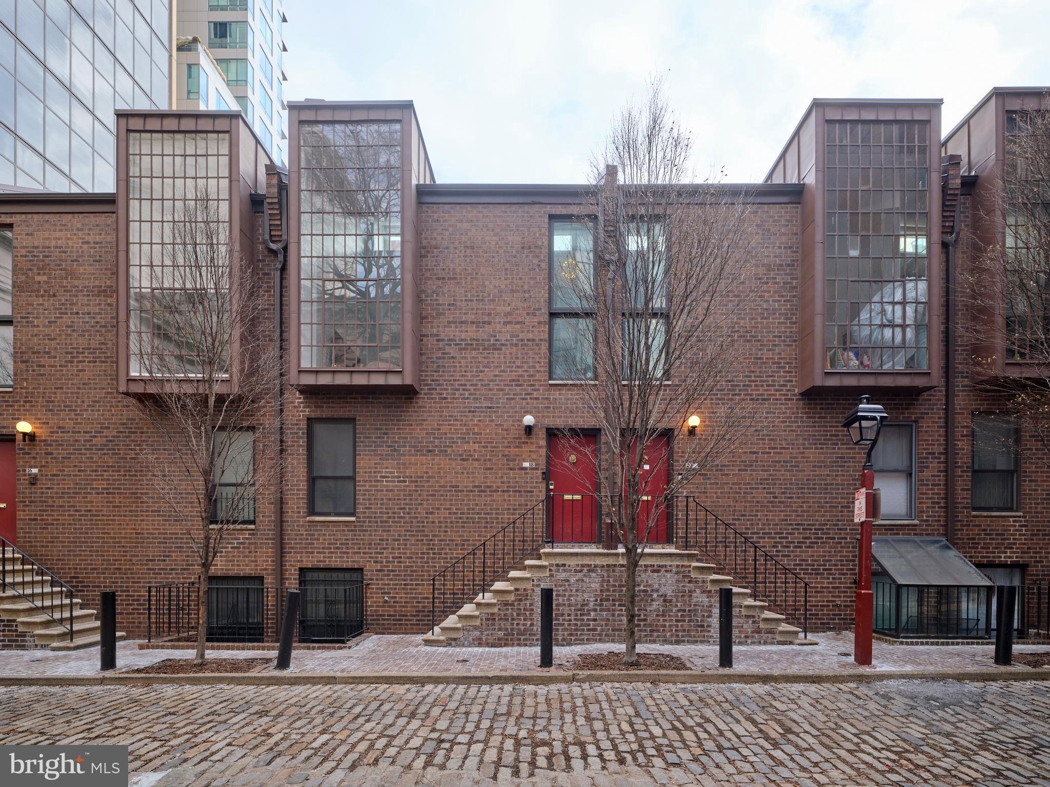 18 SAINT JAMES COURT
