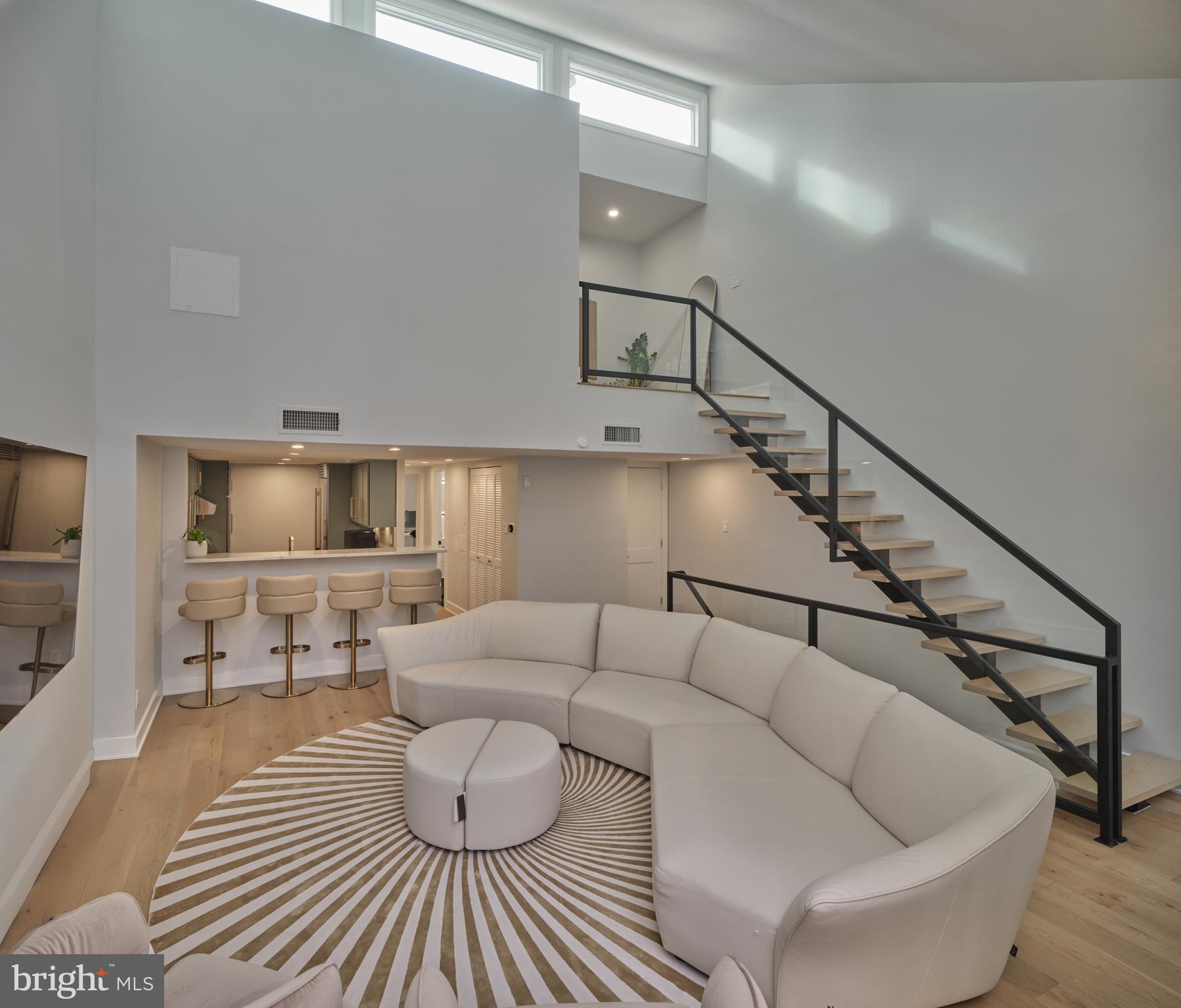 18 SAINT JAMES COURT