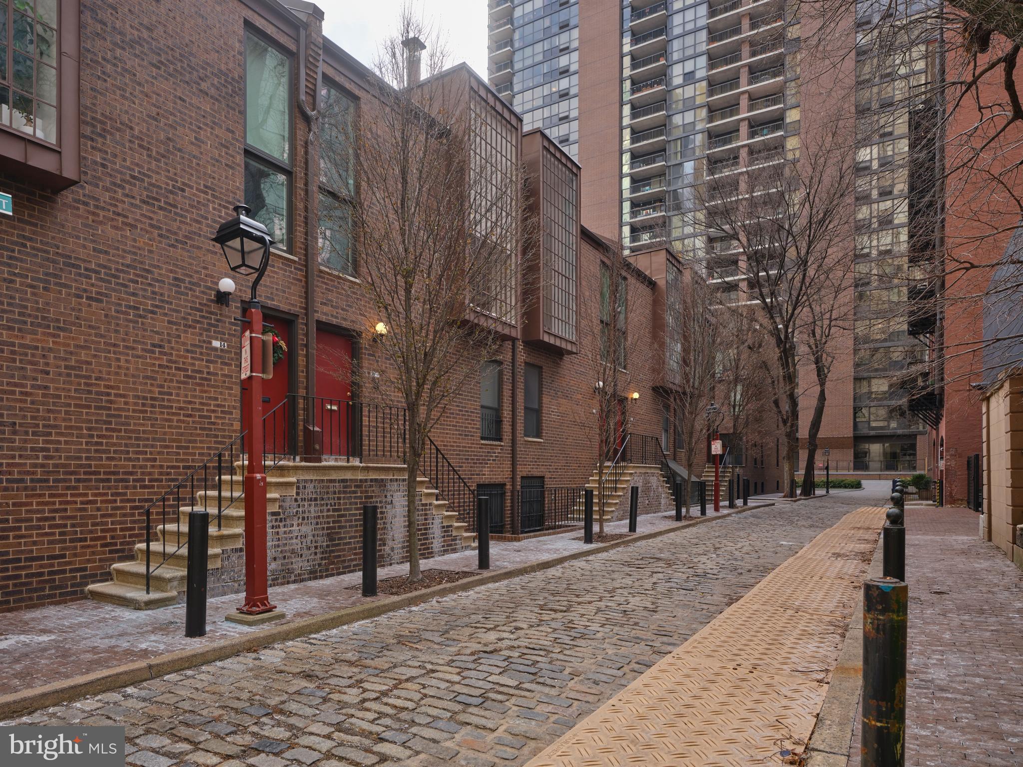 18 SAINT JAMES COURT