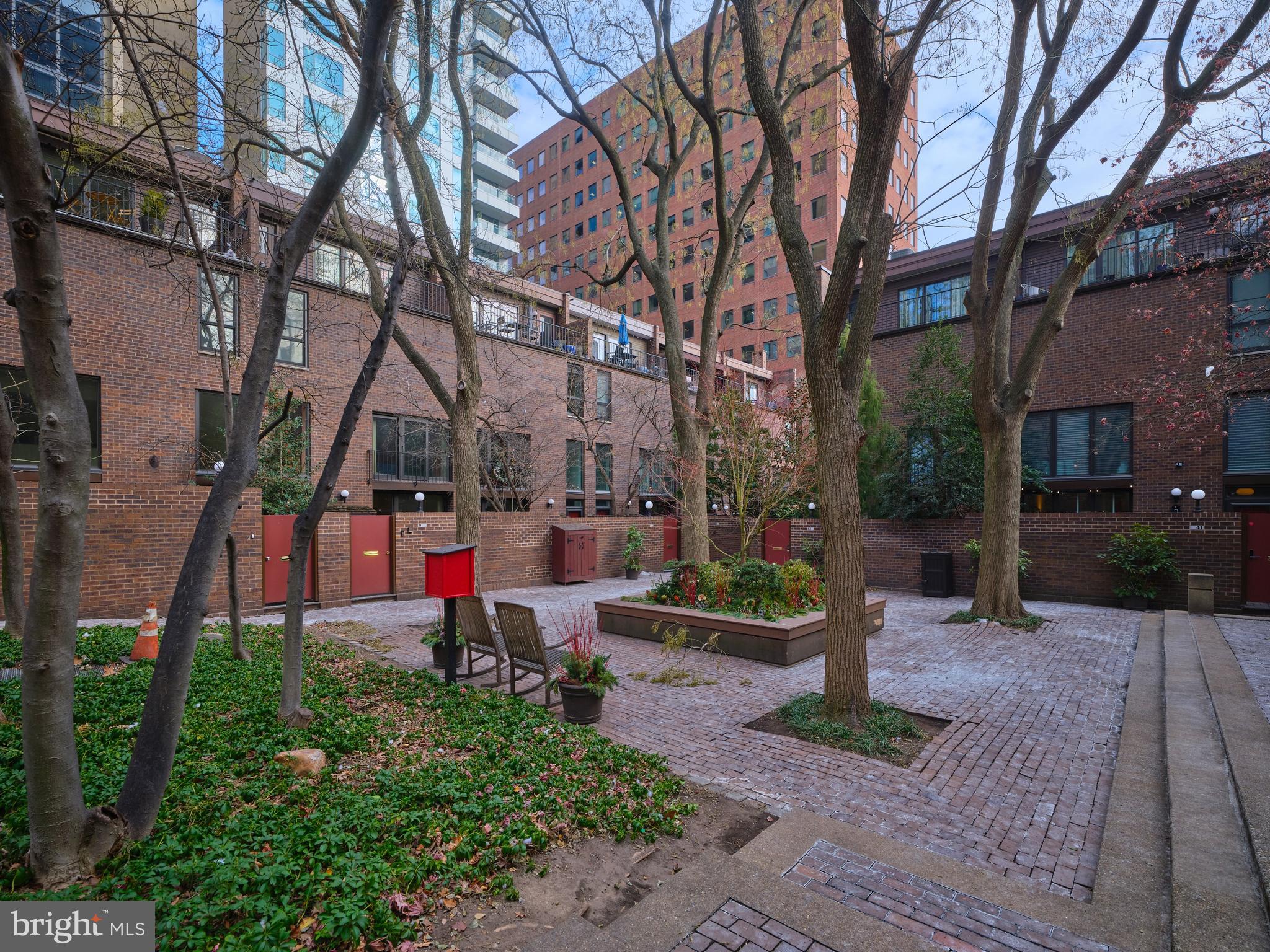 18 SAINT JAMES COURT