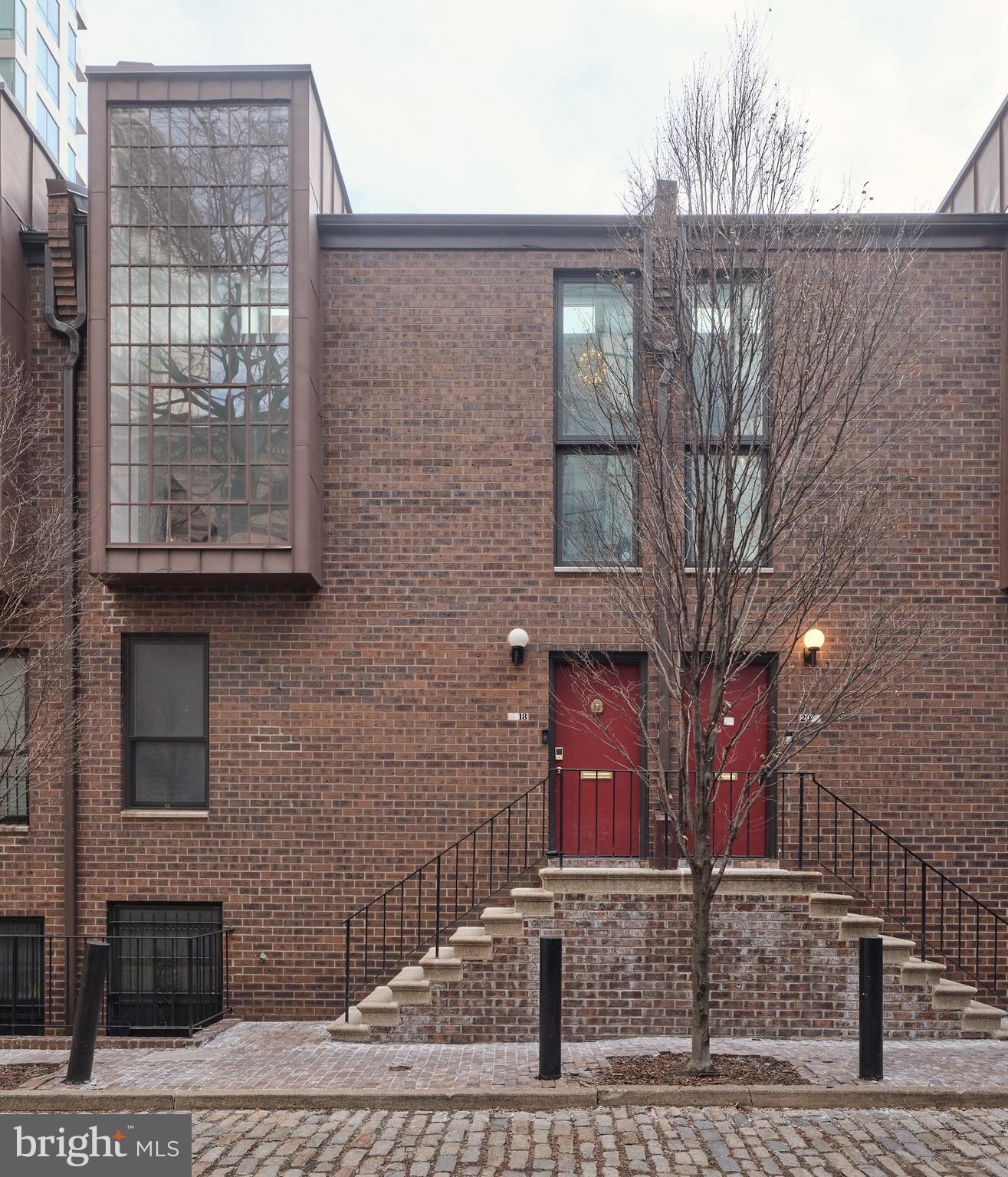 18 SAINT JAMES COURT