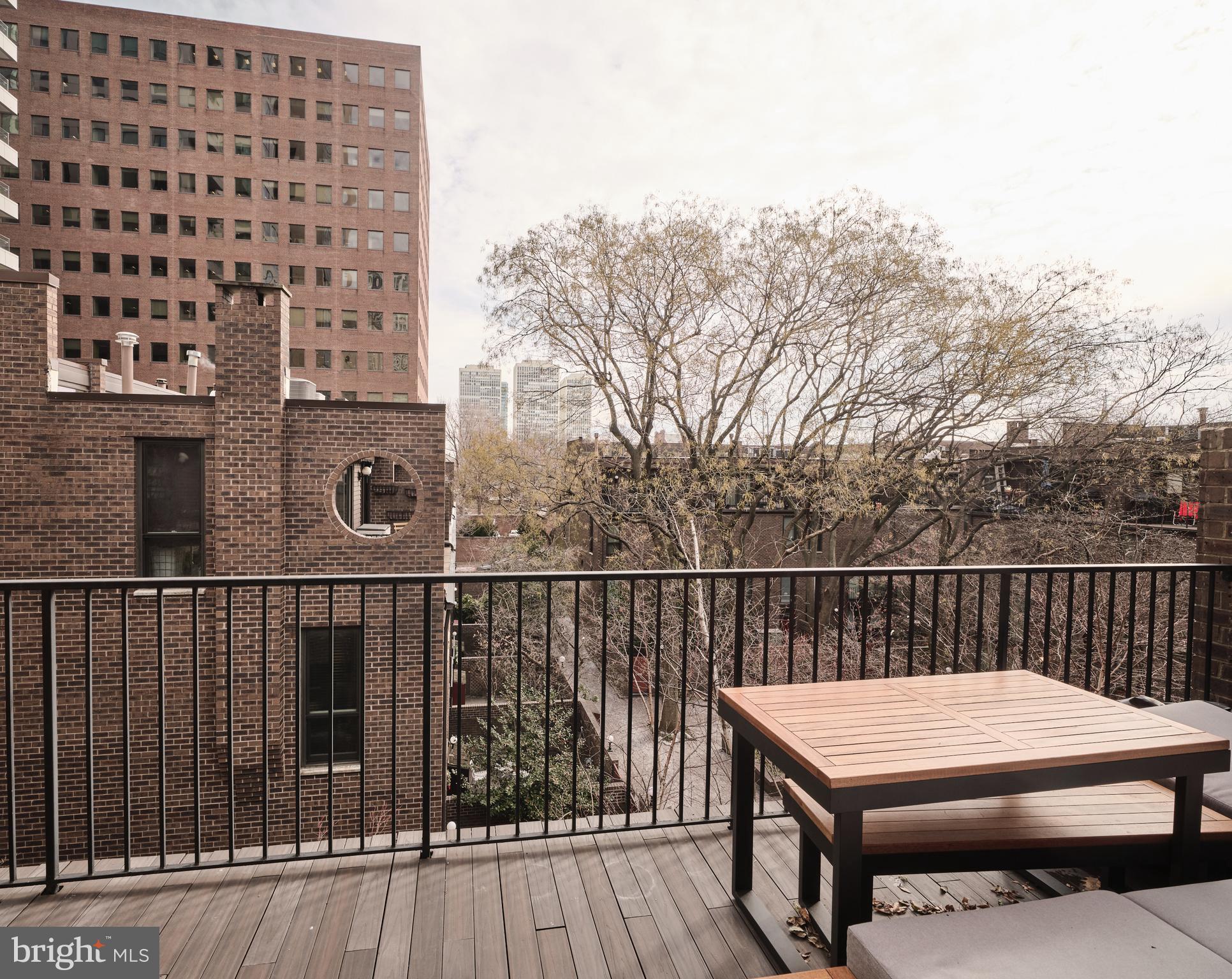 18 SAINT JAMES COURT