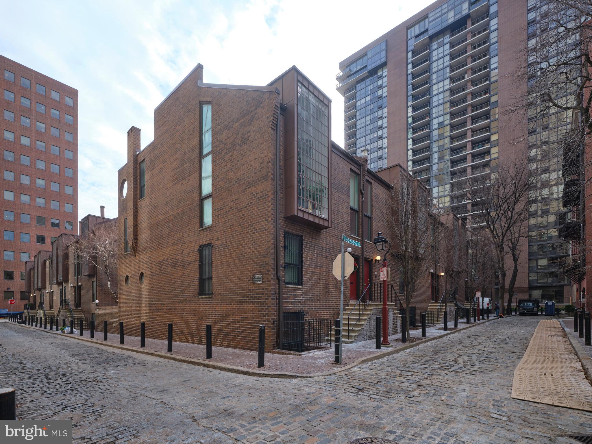 18 SAINT JAMES COURT