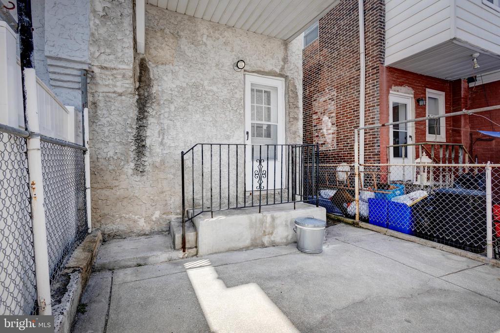 2632 E VENANGO STREET
