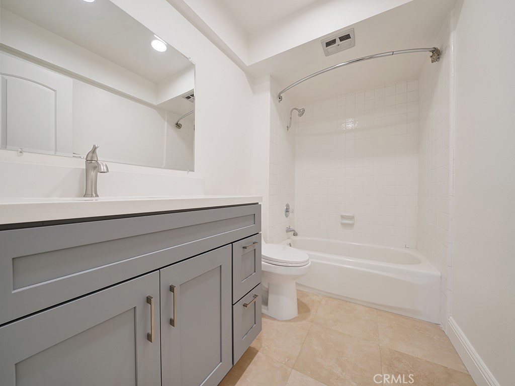 18072 Rosanne Circle