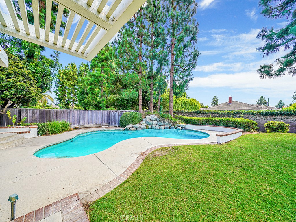 18072 Rosanne Circle