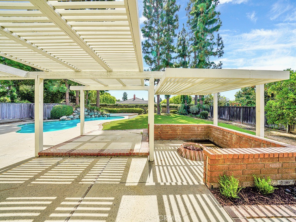 18072 Rosanne Circle