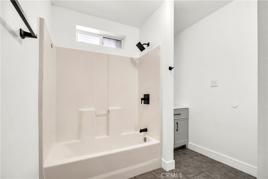 125 W Tichenor Street