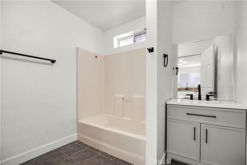 125 W Tichenor Street